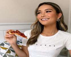 Mimi Perkins eating non vegetarian food